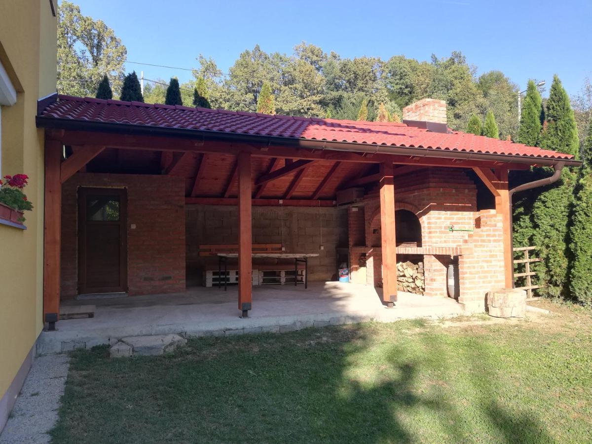 Holiday Homer Kuca Na Obali Vrbasa Banja Luka Esterno foto
