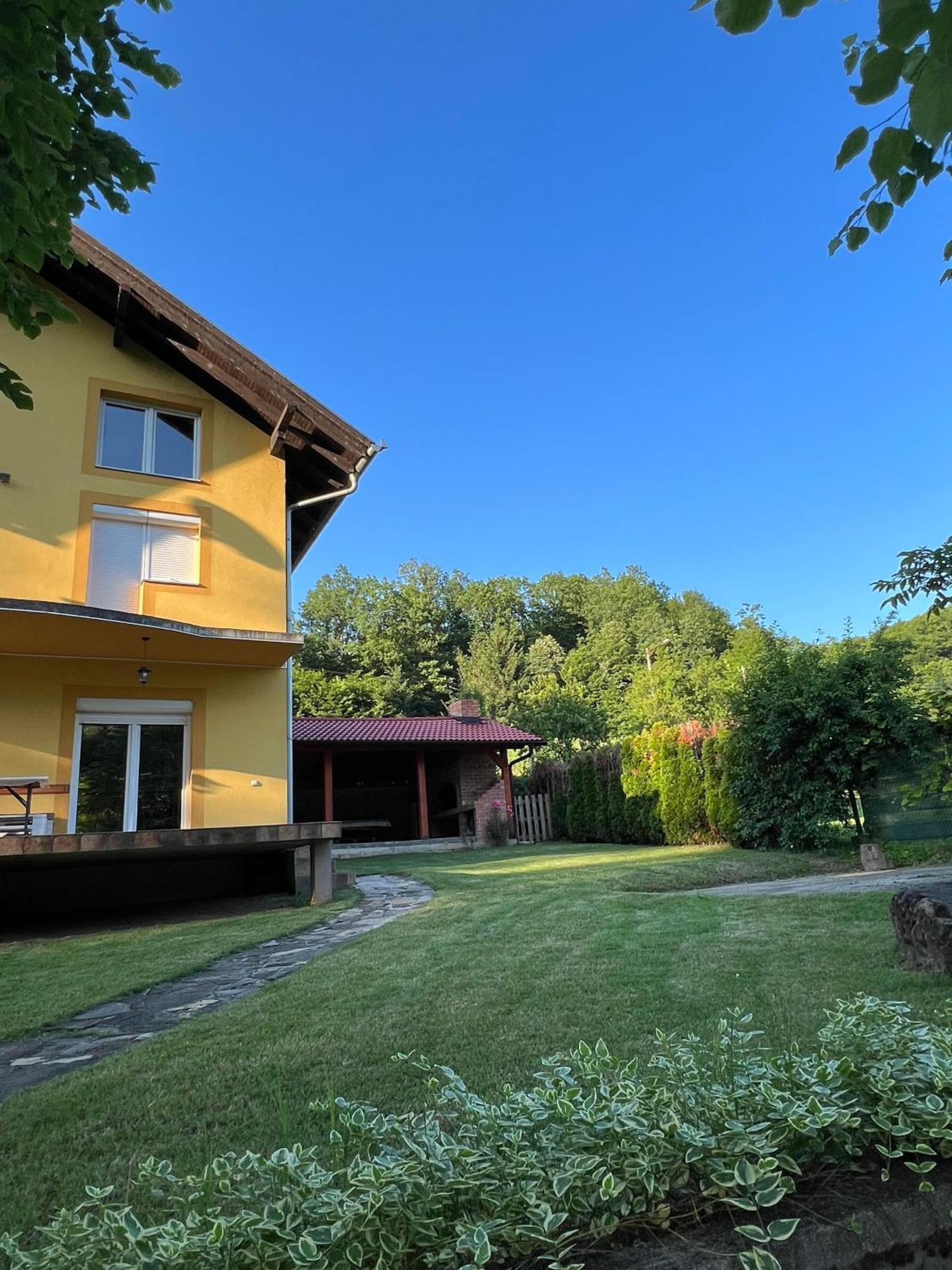 Holiday Homer Kuca Na Obali Vrbasa Banja Luka Esterno foto