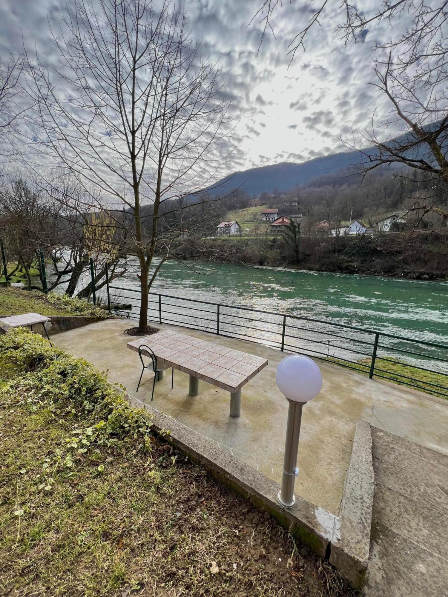 Holiday Homer Kuca Na Obali Vrbasa Banja Luka Esterno foto