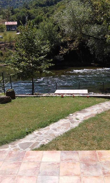 Holiday Homer Kuca Na Obali Vrbasa Banja Luka Esterno foto
